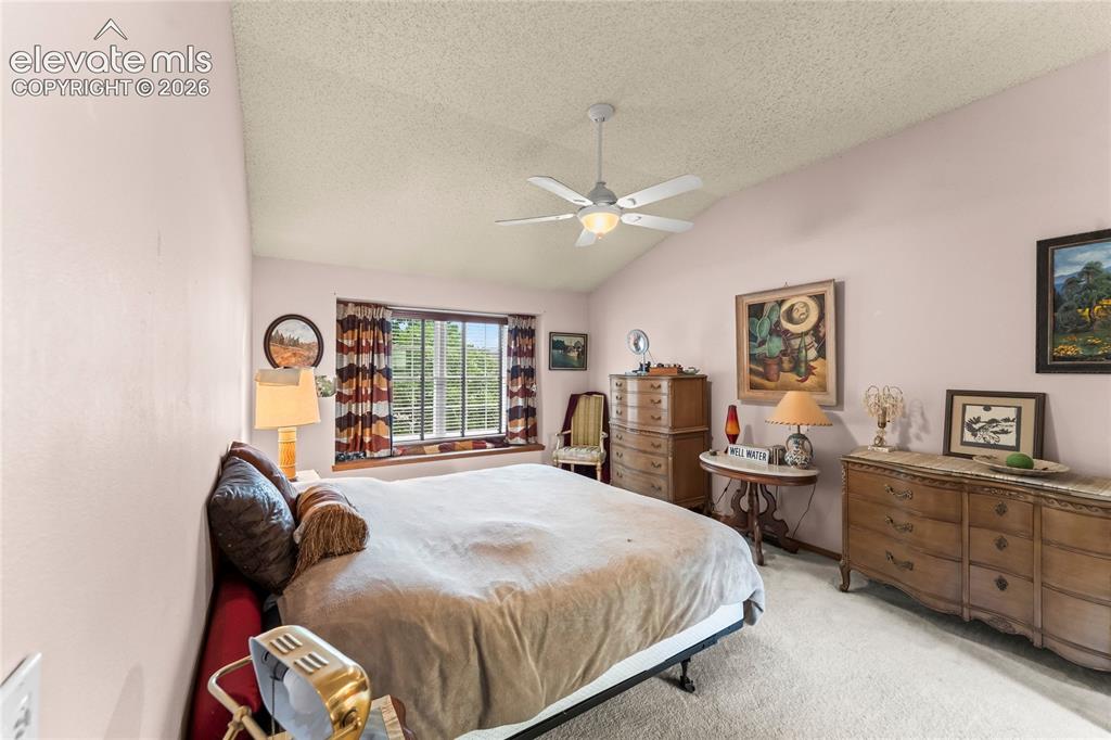 Image 31 of 48: Bedroom