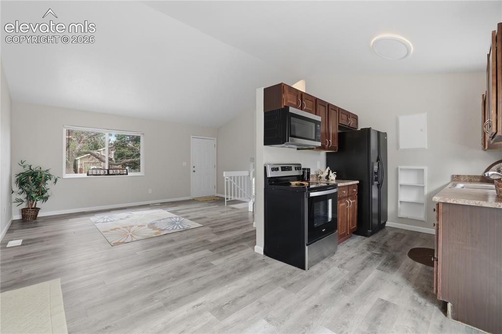 Image 8 of 36: Kitchen