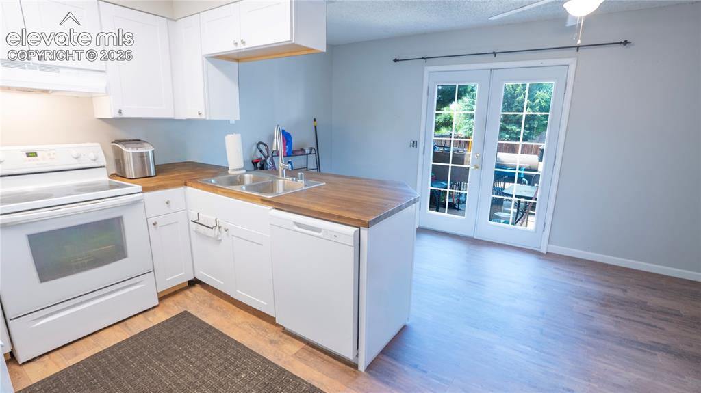 Image 2 of 15: Kitchen