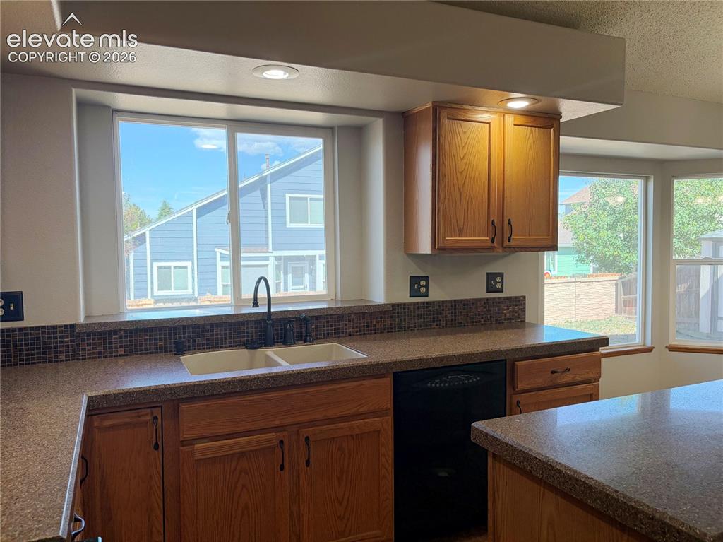 Image 11 of 35: Kitchen