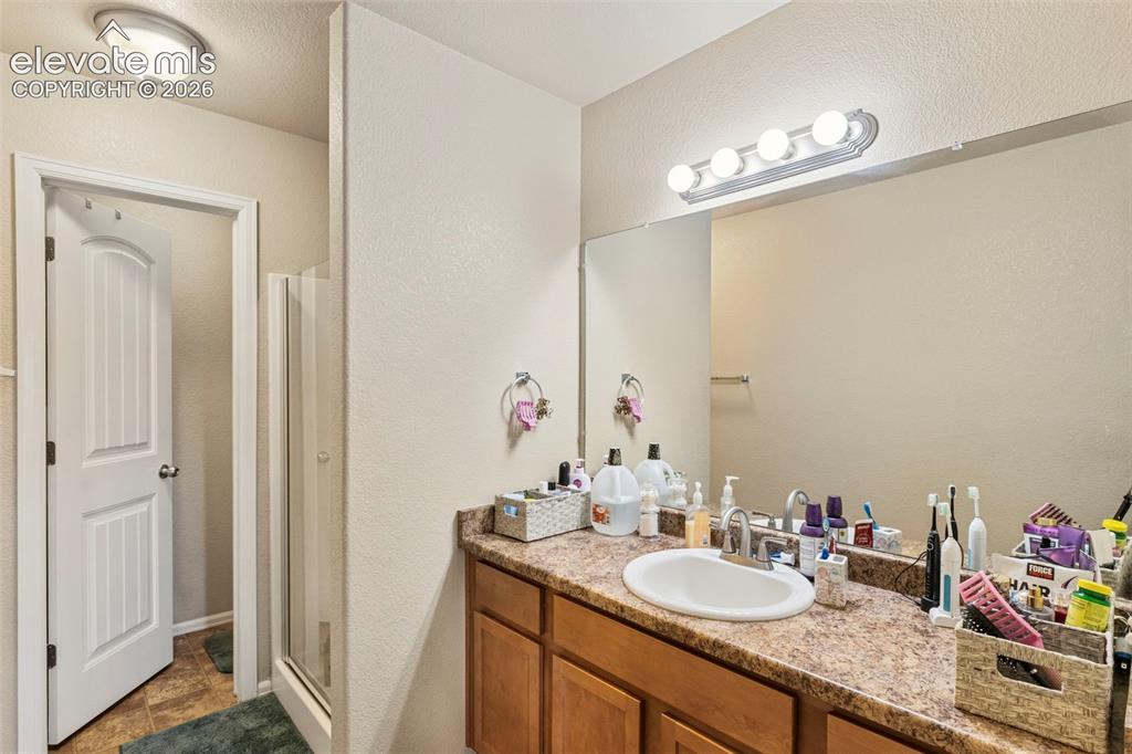 Image 14 of 36: Bathroom