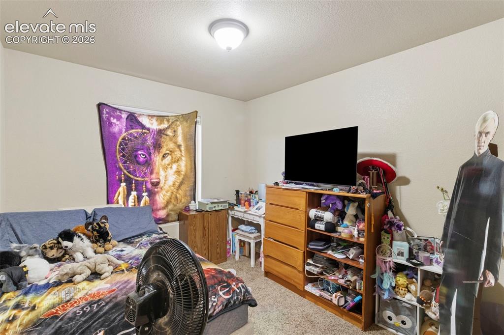 Image 16 of 36: Bedroom