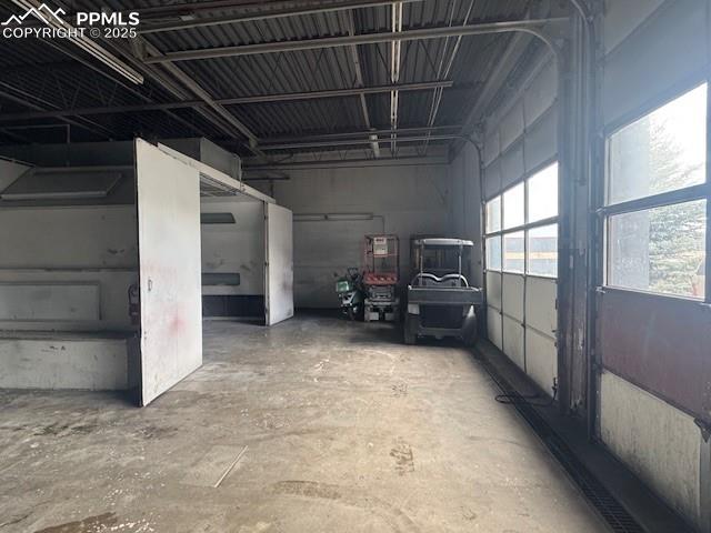 Image 7 of 9: View of garage