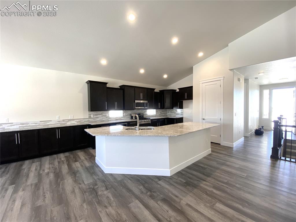 Image 10 of 27: Kitchen