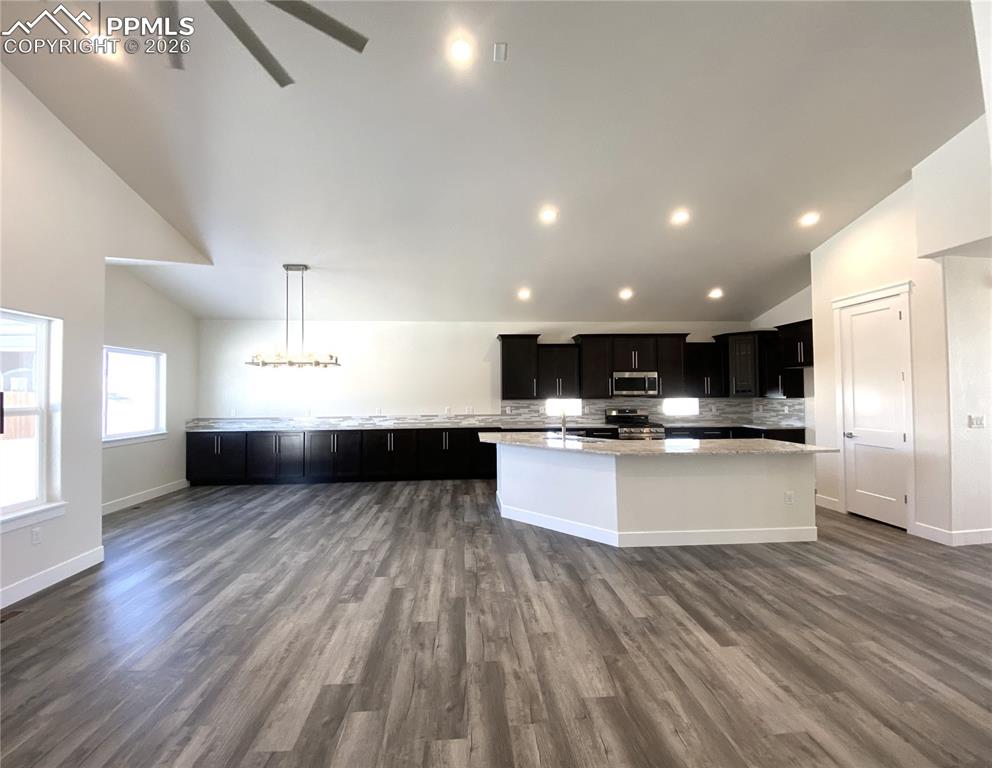 Image 11 of 27: Kitchen