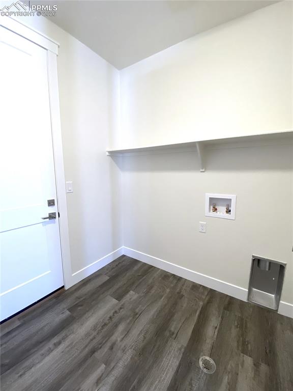 Image 13 of 27: Laundry