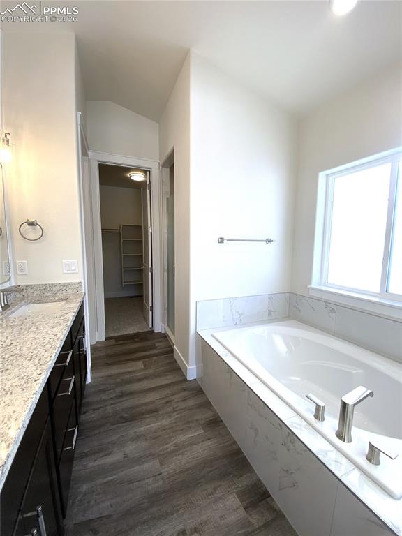 Image 17 of 27: Bathroom