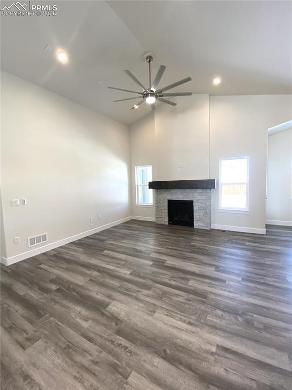 Image 7 of 27: Living Room