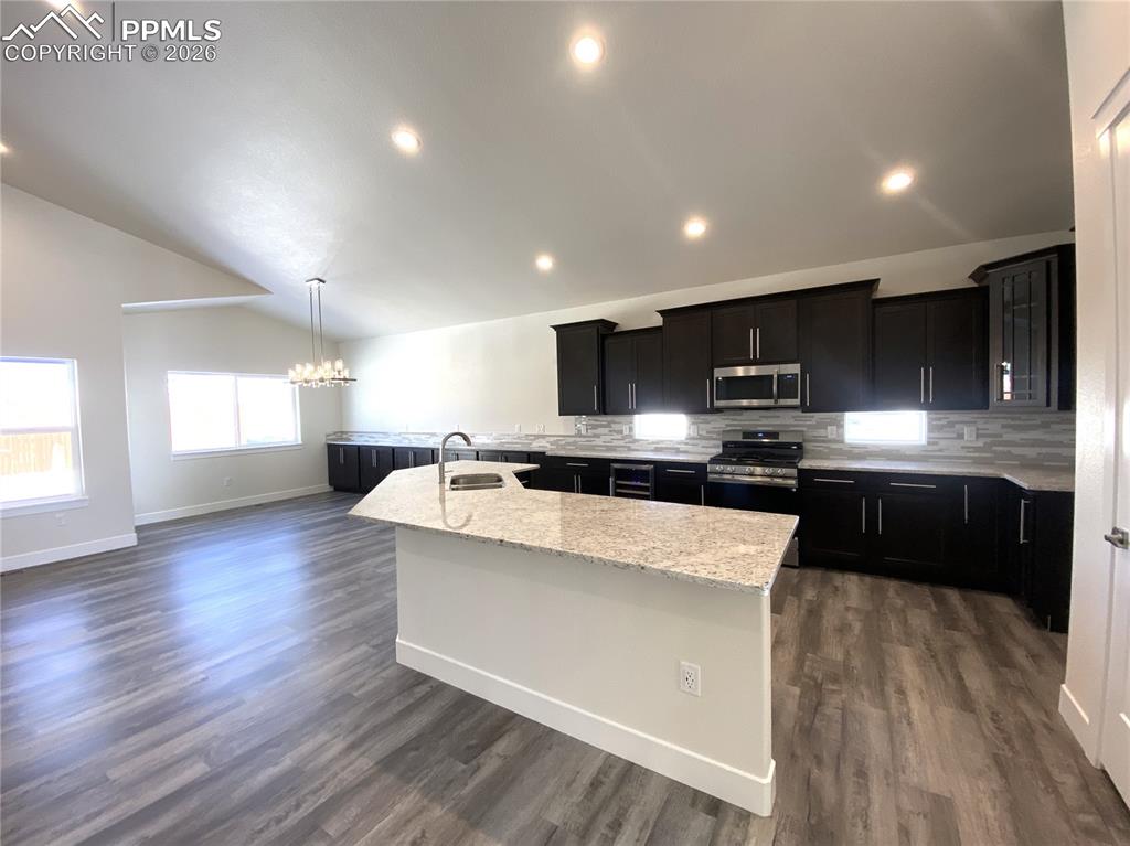 Image 9 of 27: Kitchen