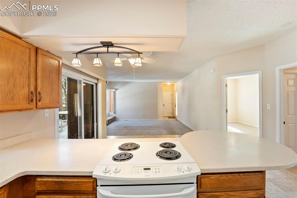 Image 13 of 40: Kitchen