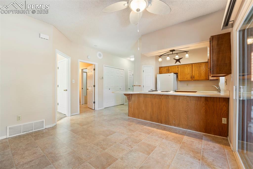 Image 16 of 40: Kitchen