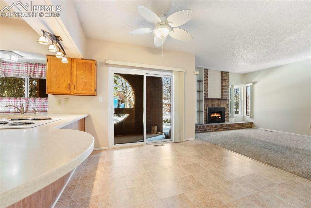 Image 18 of 40: Kitchen