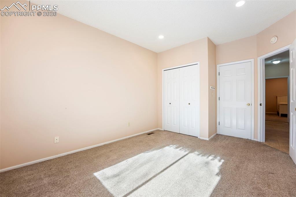 Image 30 of 40: Bedroom