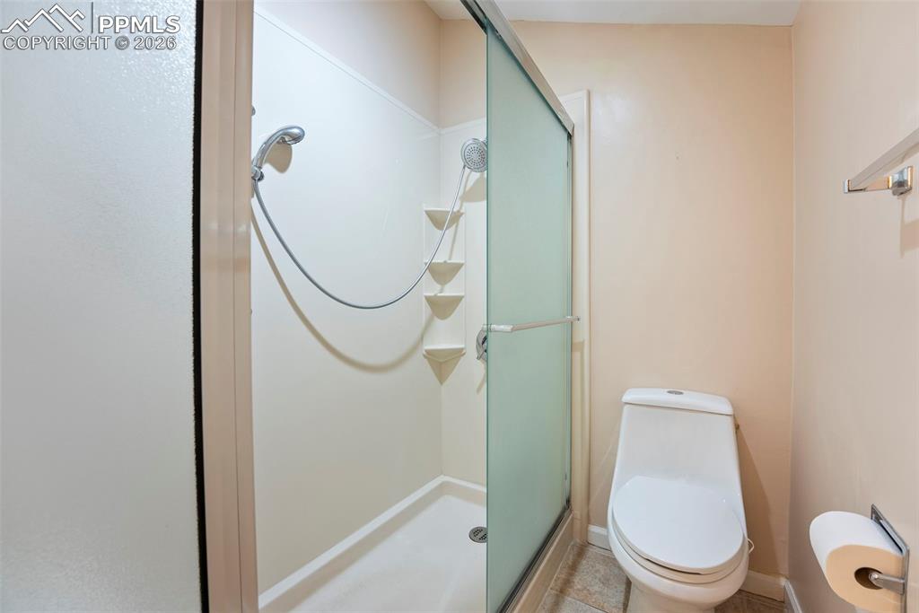 Image 31 of 40: Bathroom