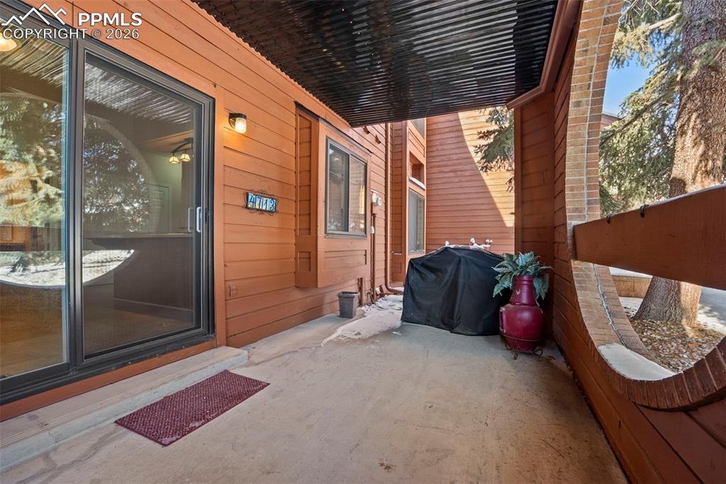 Image 33 of 40: Patio