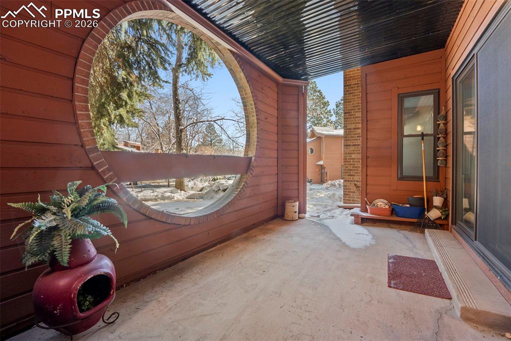 Image 34 of 40: Patio