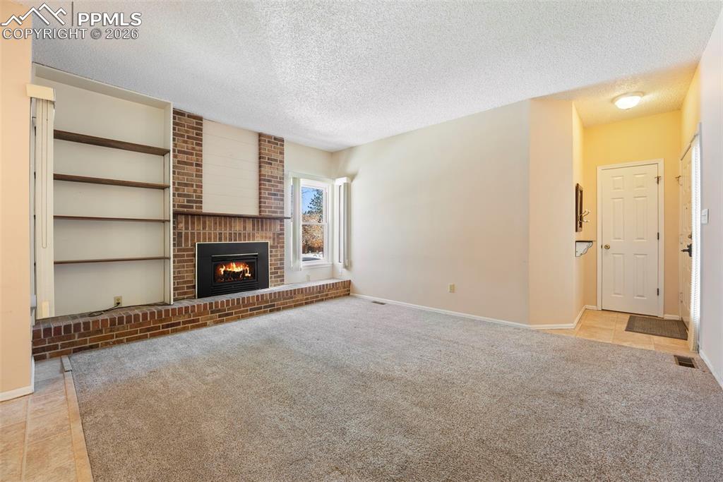 Image 4 of 40: Living Room