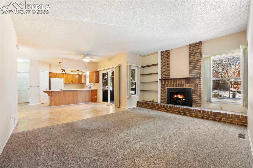 Image 8 of 40: Living Room