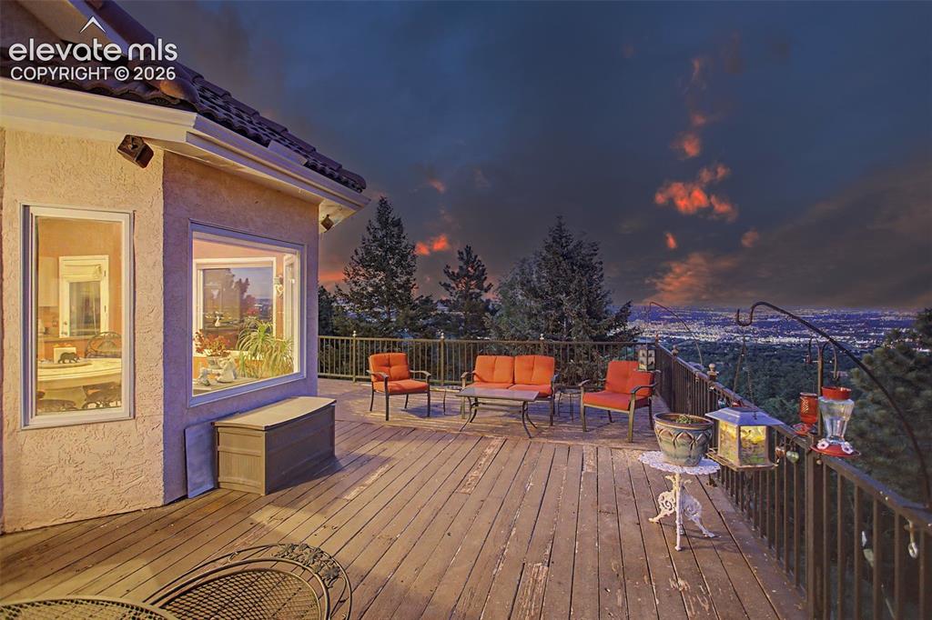 Image 16 of 30: Deck