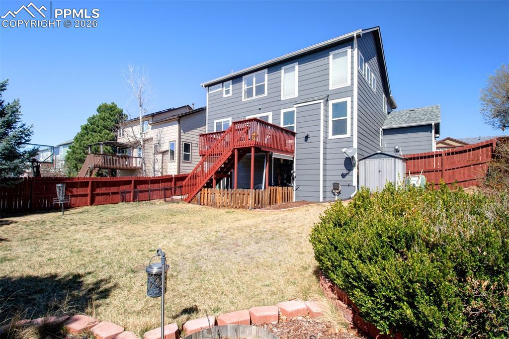 Image 38 of 45: Spacious Backyard