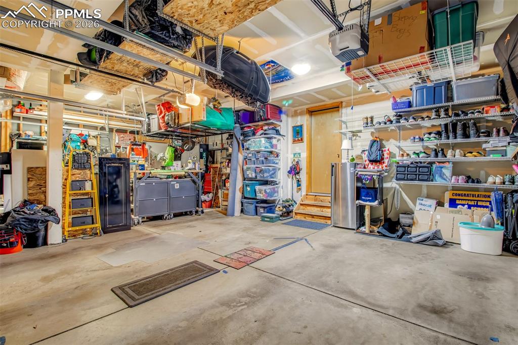 Image 41 of 45: Huge 3 car garage