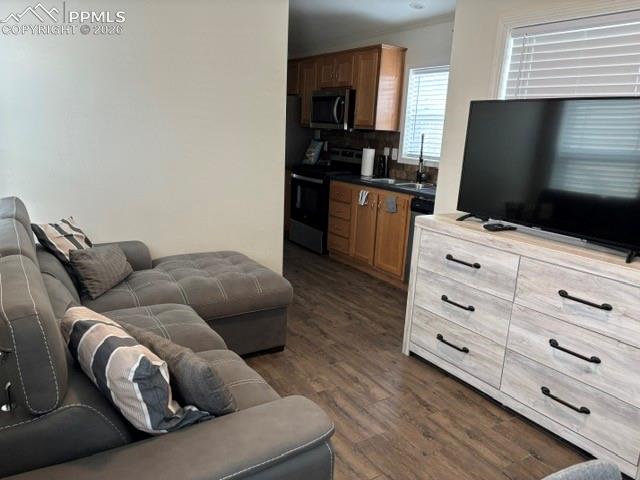 Image 5 of 18: Living Room