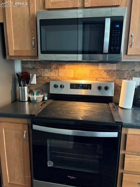 Image 8 of 18: Kitchen
