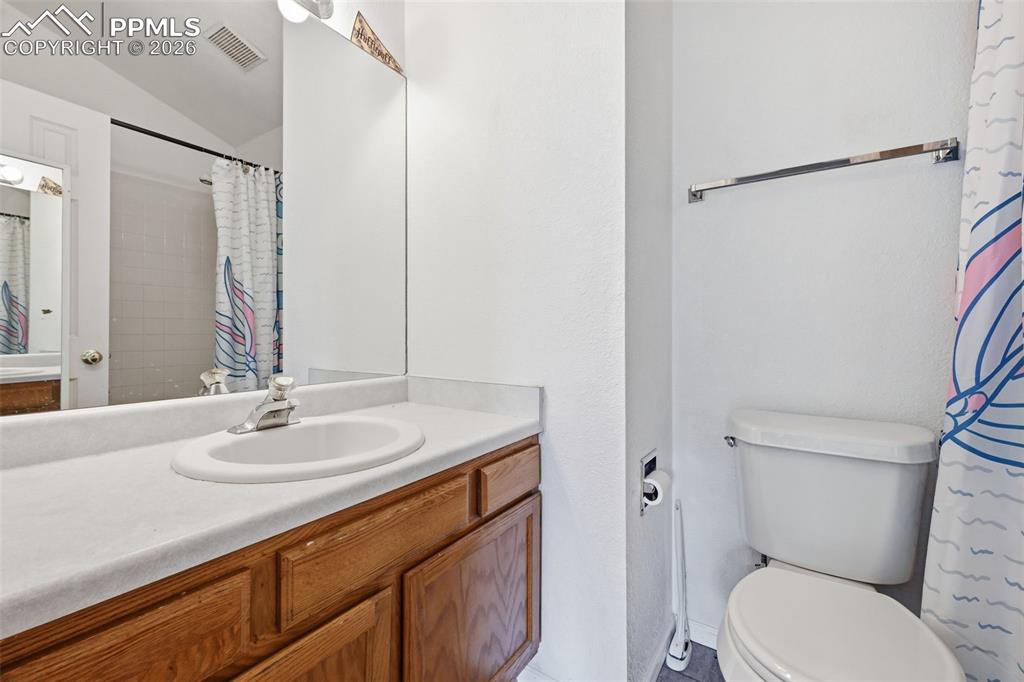 Image 18 of 37: Bathroom