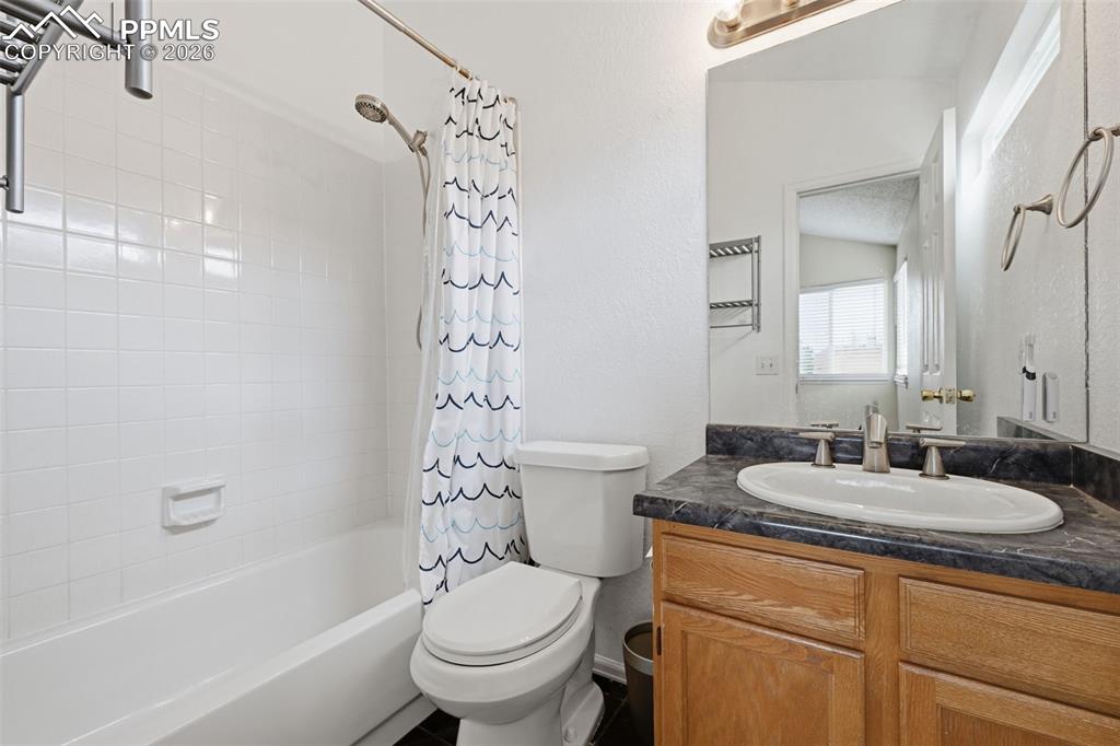 Image 21 of 37: Bathroom