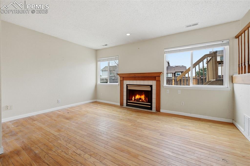 Image 26 of 37: Living Room