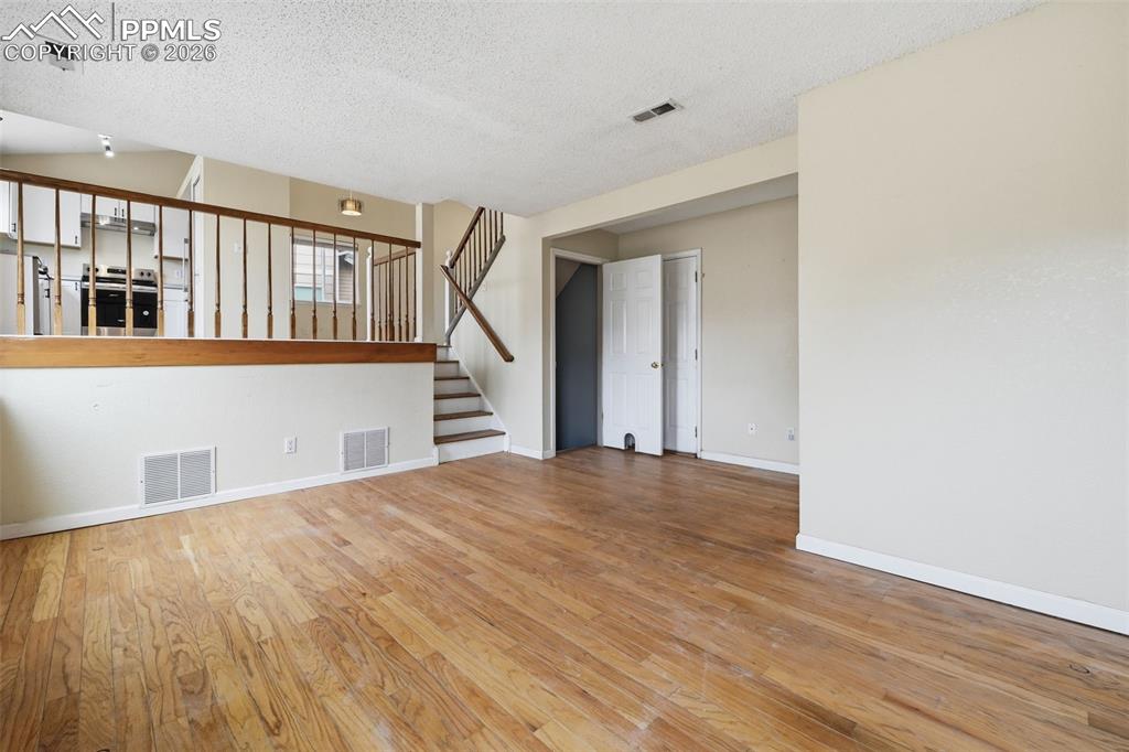 Image 27 of 37: Living Room