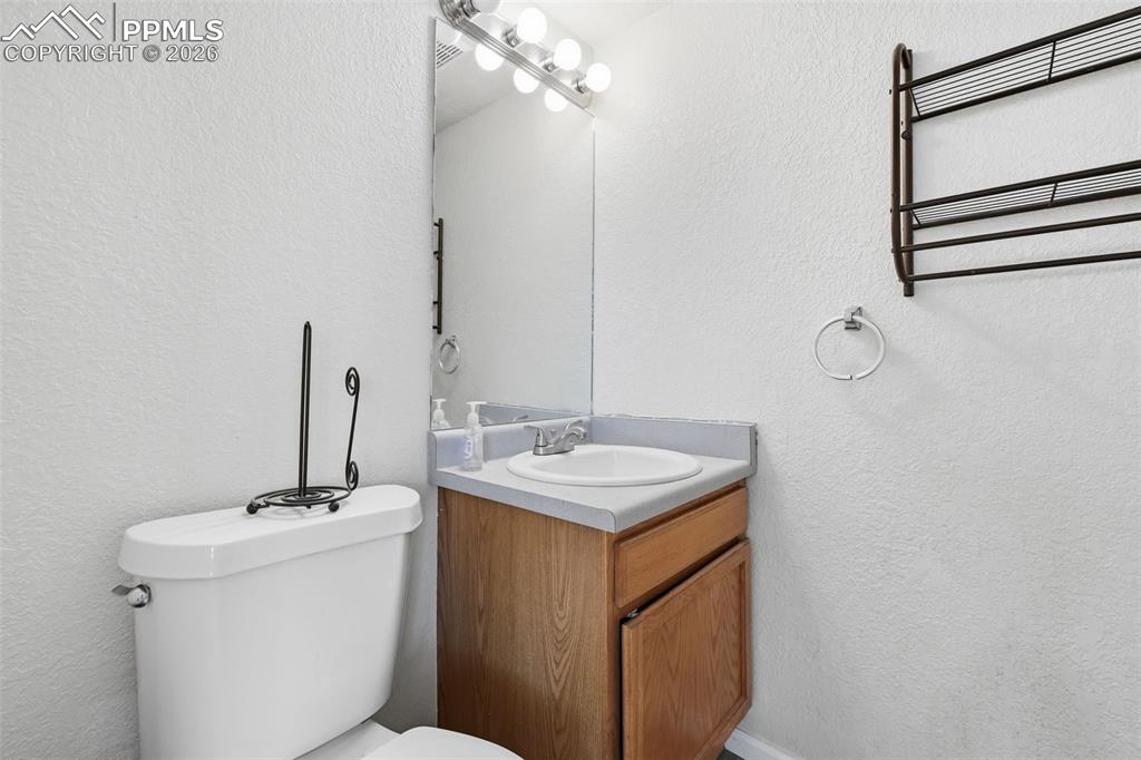 Image 29 of 37: Bathroom