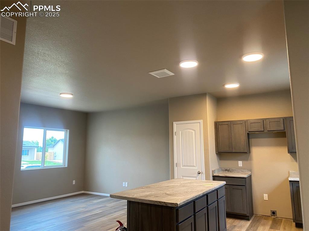 Image 9 of 17: Kitchen