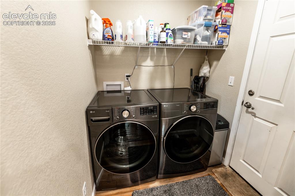 Image 10 of 28: Laundry