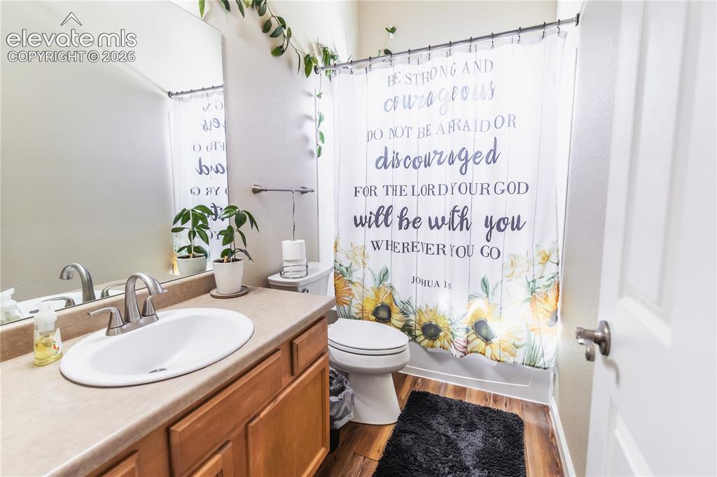 Image 12 of 28: Bathroom