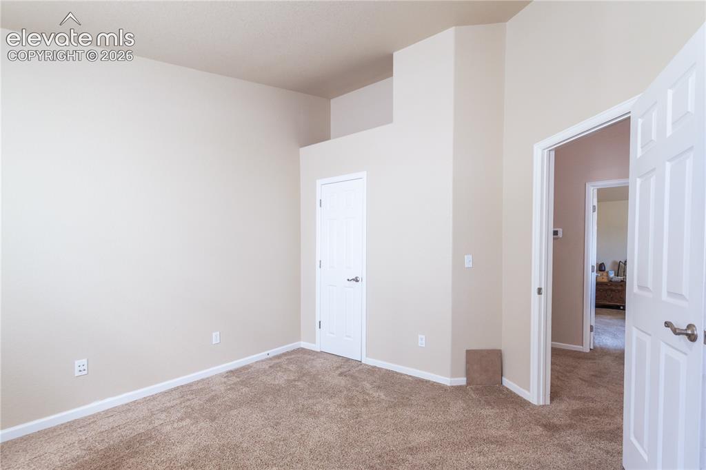Image 14 of 28: Bedroom