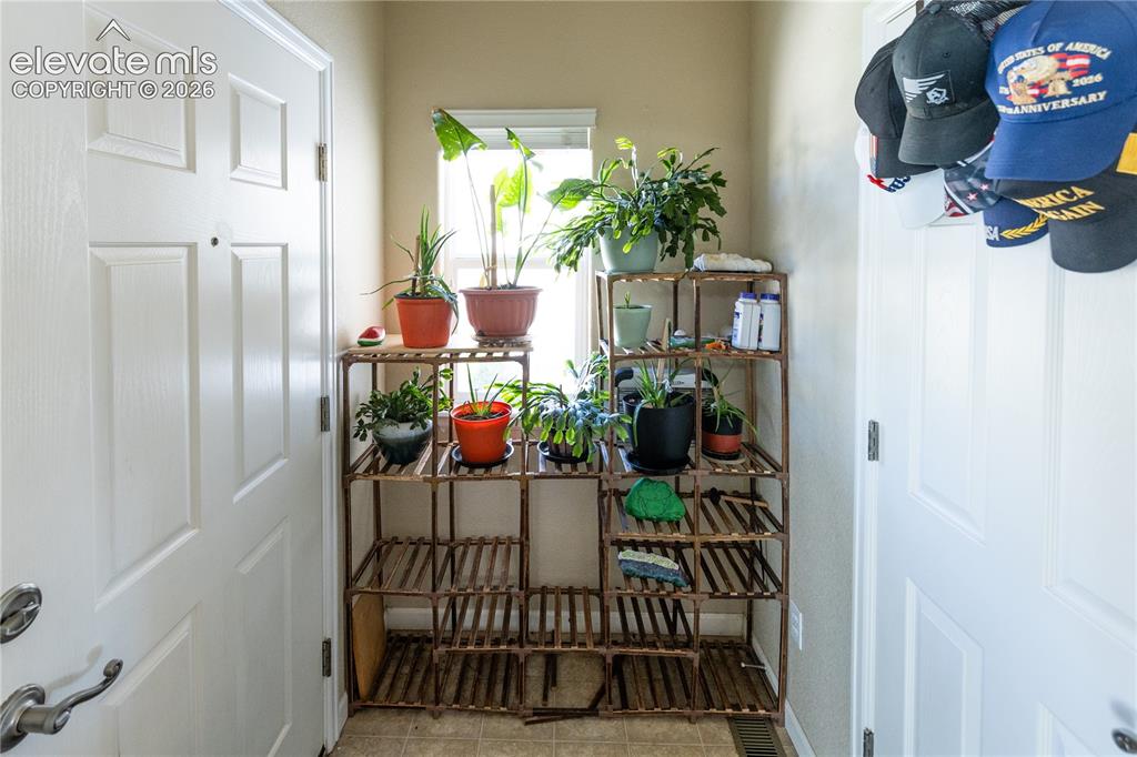 Image 3 of 28: Entry