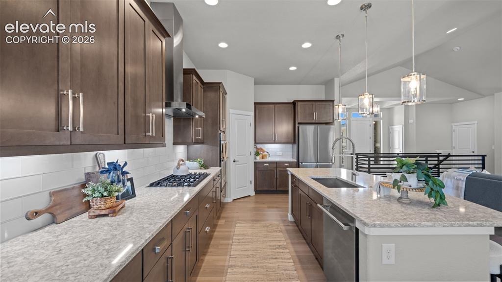 Image 13 of 49: Kitchen