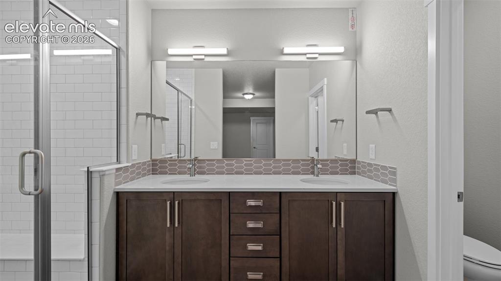 Image 36 of 49: Bathroom