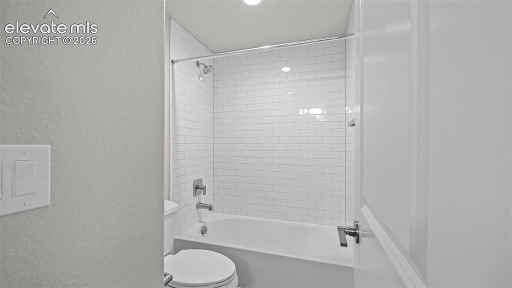 Image 37 of 49: Bathroom
