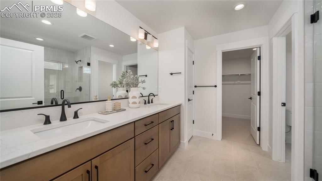 Image 11 of 31: Bathroom