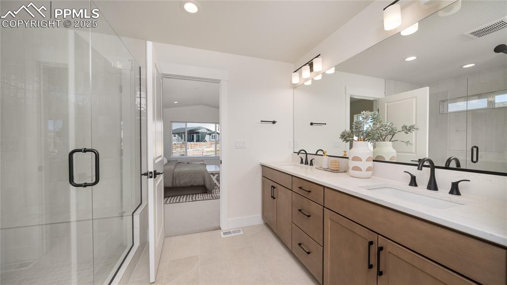 Image 12 of 31: Bathroom