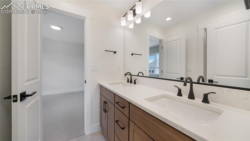 Image 15 of 31: Bathroom