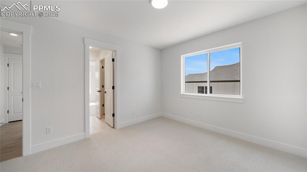 Image 16 of 31: Bedroom