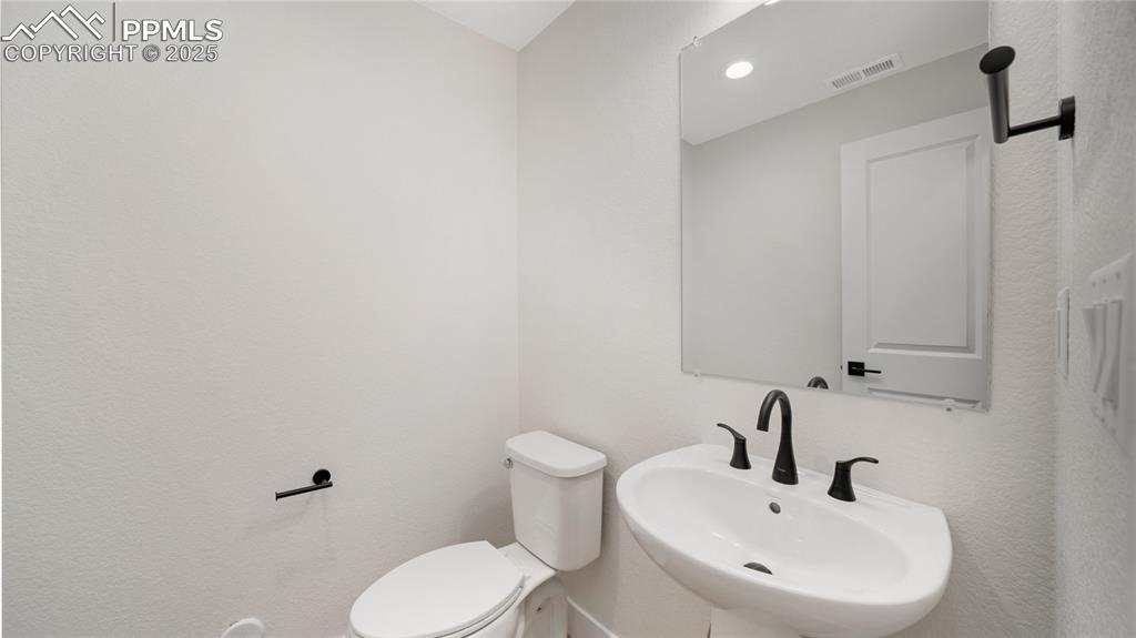 Image 17 of 31: Bathroom