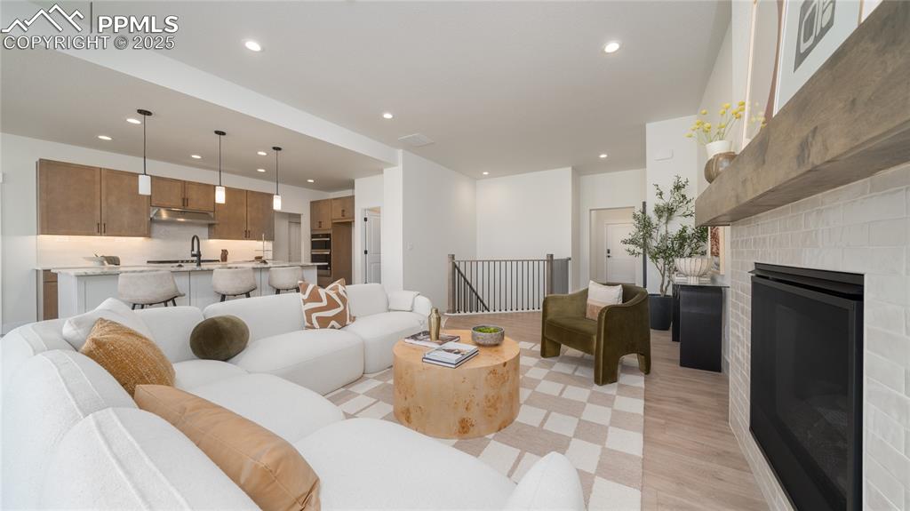 Image 2 of 31: Living Room