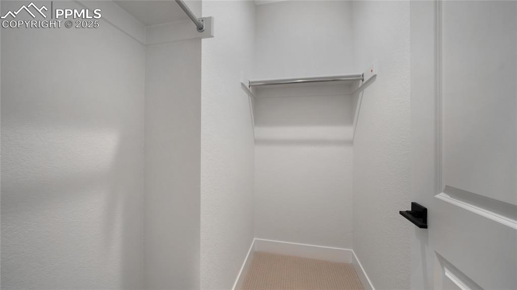 Image 26 of 31: Closet