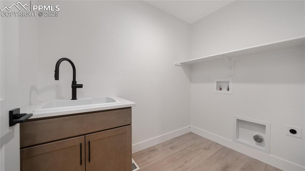 Image 29 of 31: Laundry