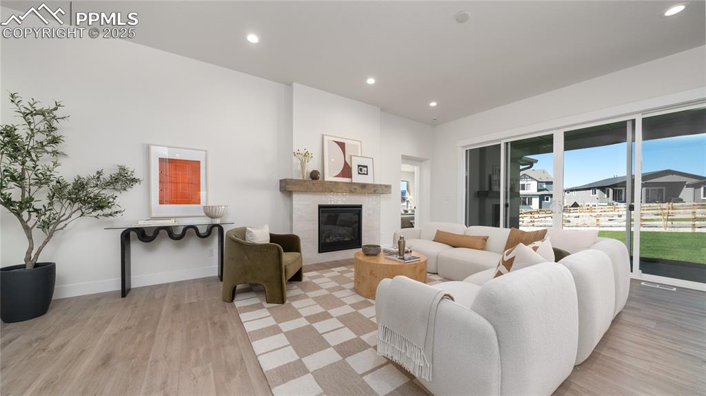 Image 3 of 31: Living Room