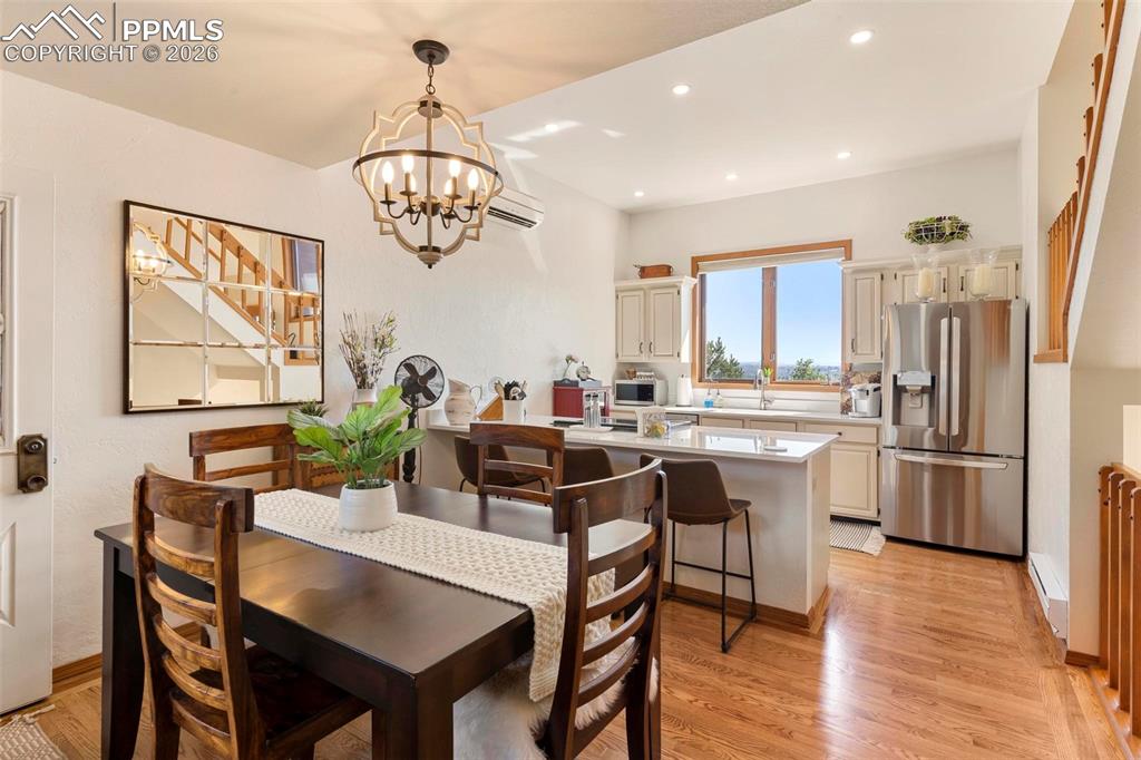 Image 6 of 21: Dining Area